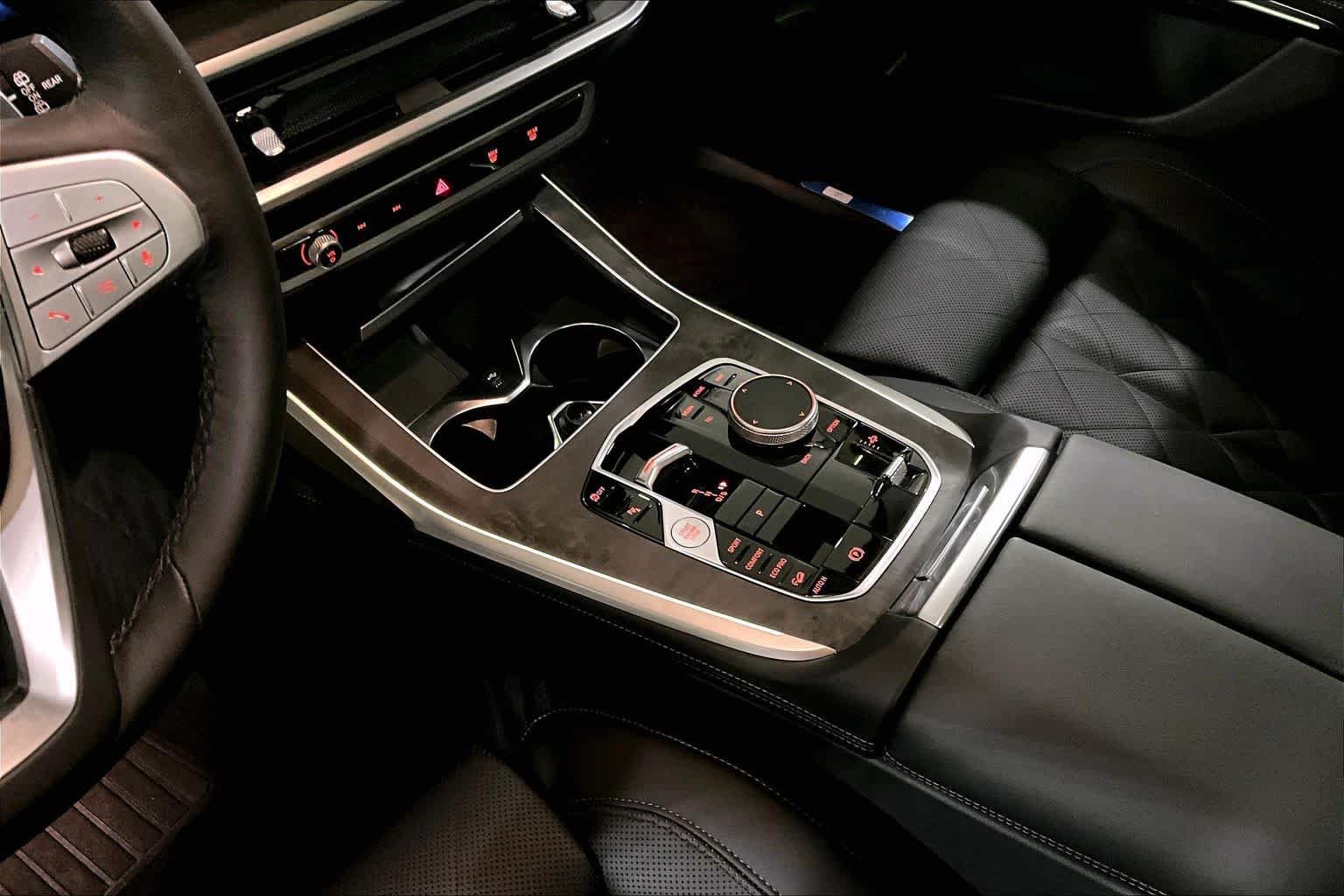 Used 2026 Skyscraper Grey Metallic BMW xDrive40i image 16