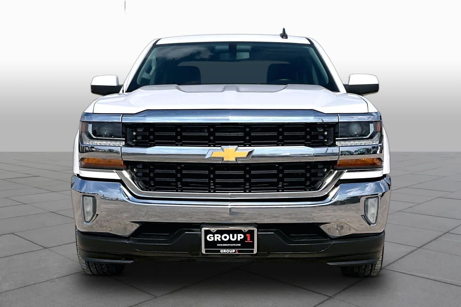 Used 2017 Summit White Chevrolet LT image 4