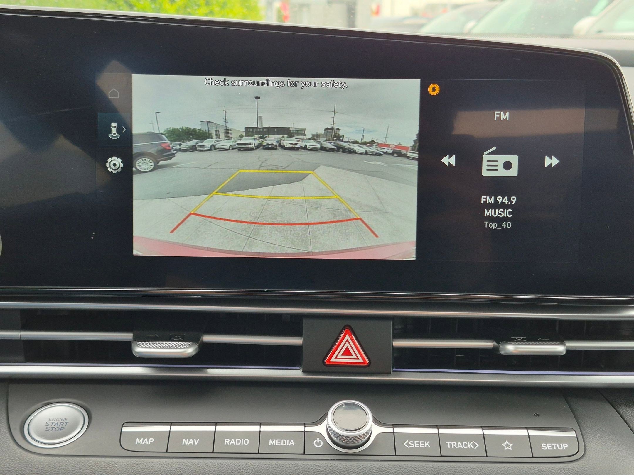 2025 Hyundai Elantra Limited - Photo 14