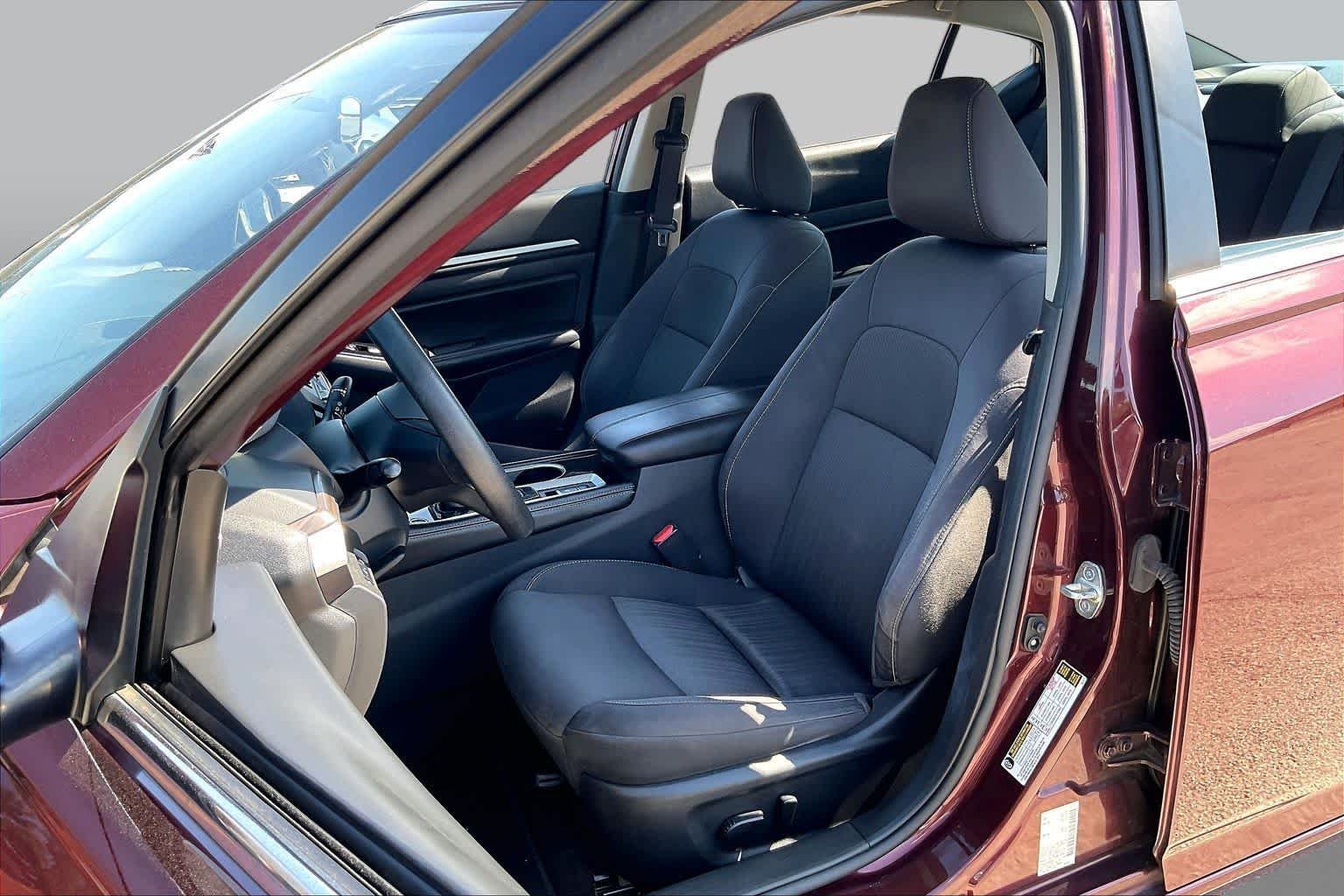 Used 2023 Garnet Pearl Metallic Nissan 2.5 SV image 8