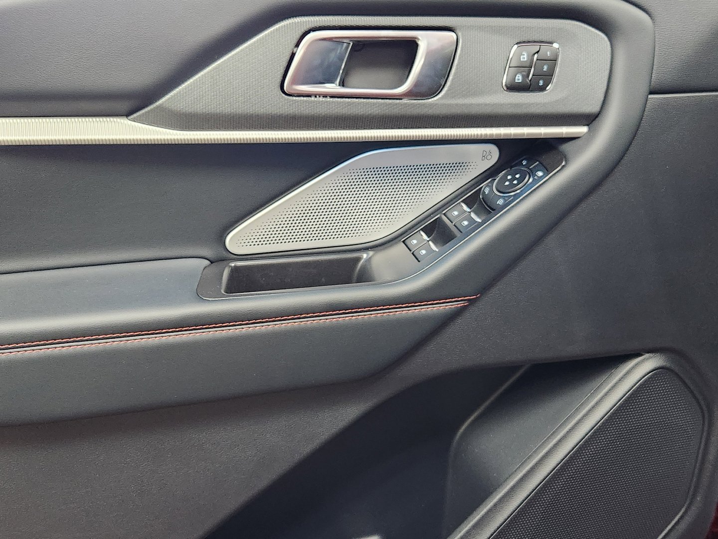 2026 Ford Explorer ST - Photo 7