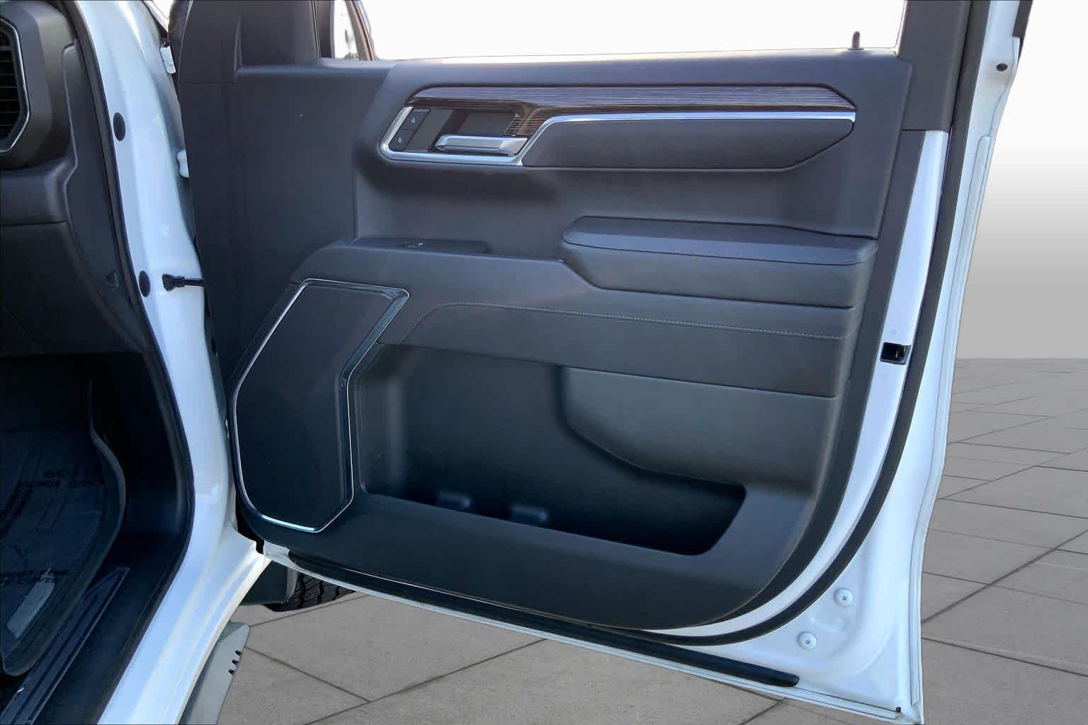 Used 2023 Summit White GMC Elevation image 21