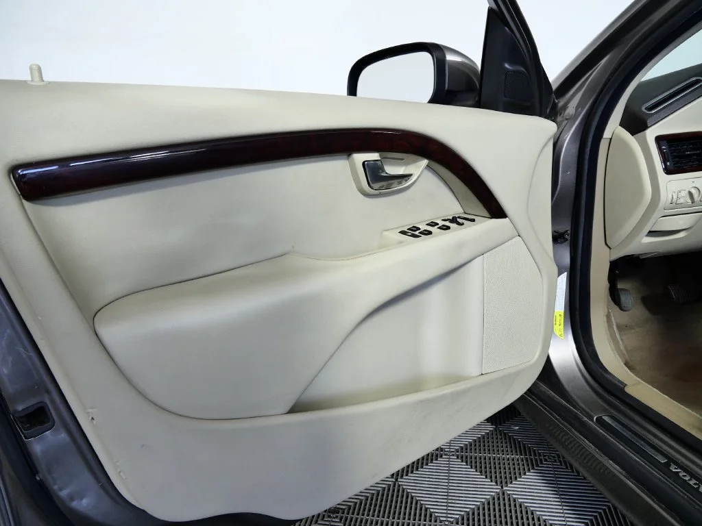 Used 2007  Volvo 3.2 image 16