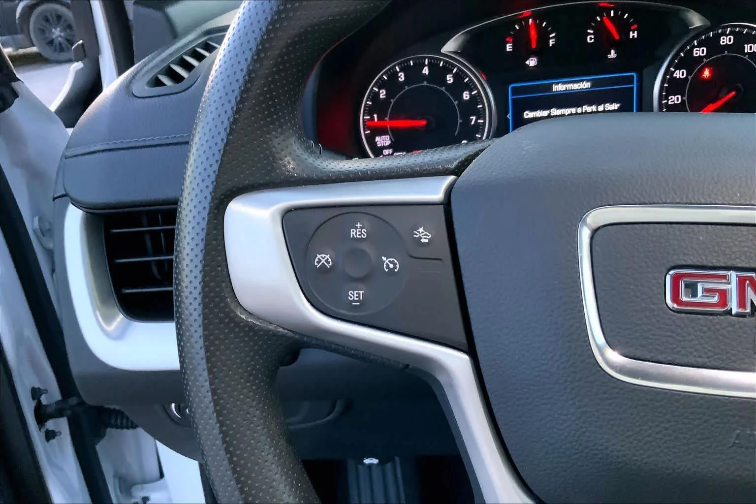 Used 2024 Summit White GMC SLE image 21