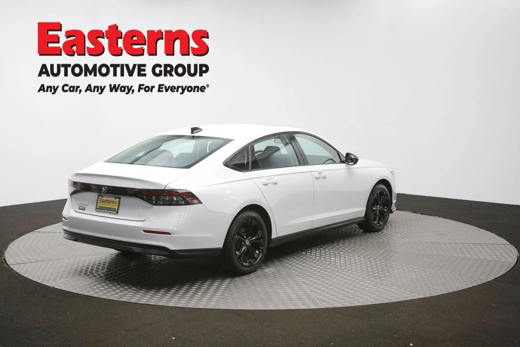 Used 2025 White Honda SE image 40