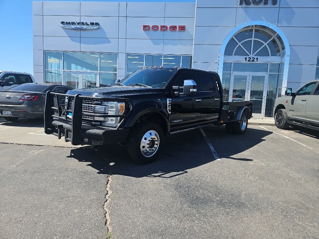 Used 2017 Shadow Black Ford Platinum image 1