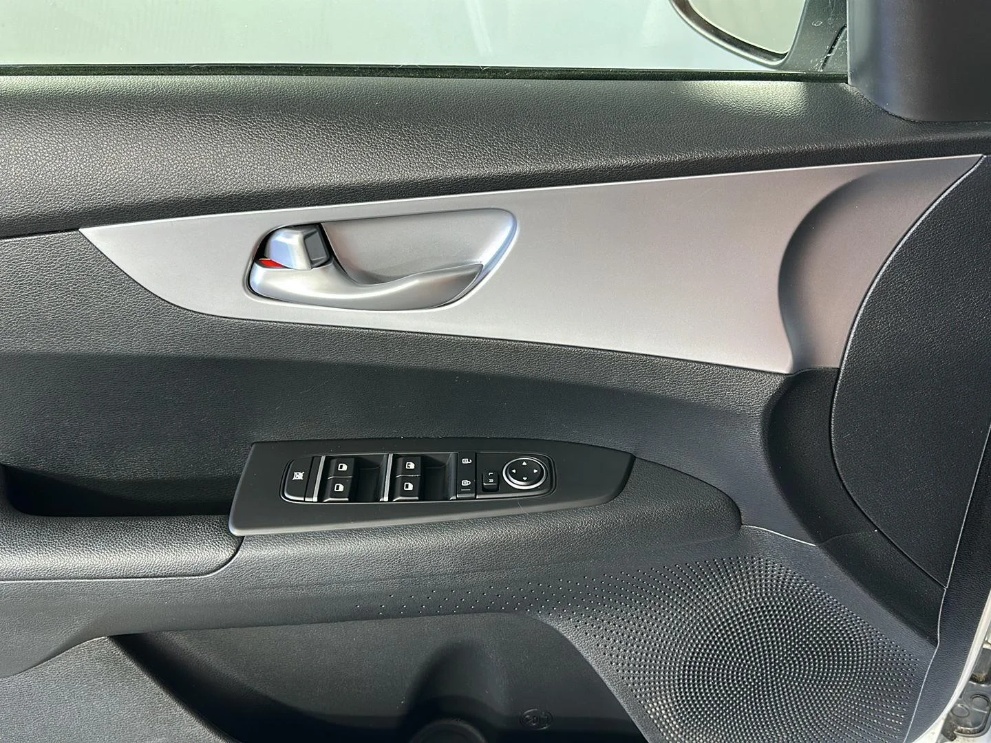 Used 2023 Snow White Pearl Kia LXS image 8