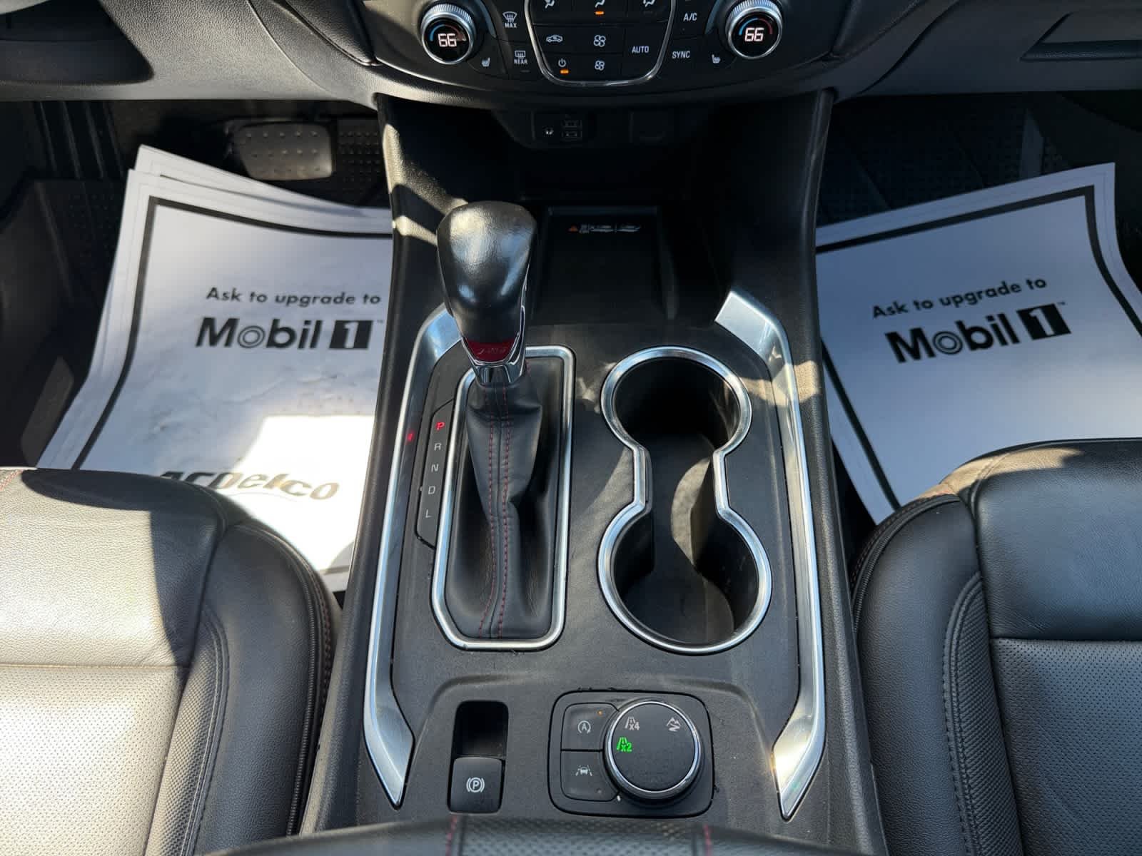 Used 2022 Iridescent Pearl Tricoat Chevrolet RS image 19