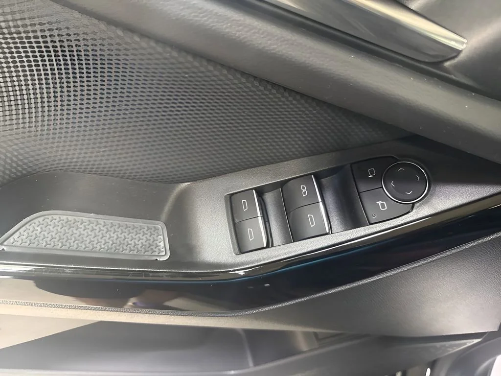 2025 Chevrolet Equinox RS - Photo 27