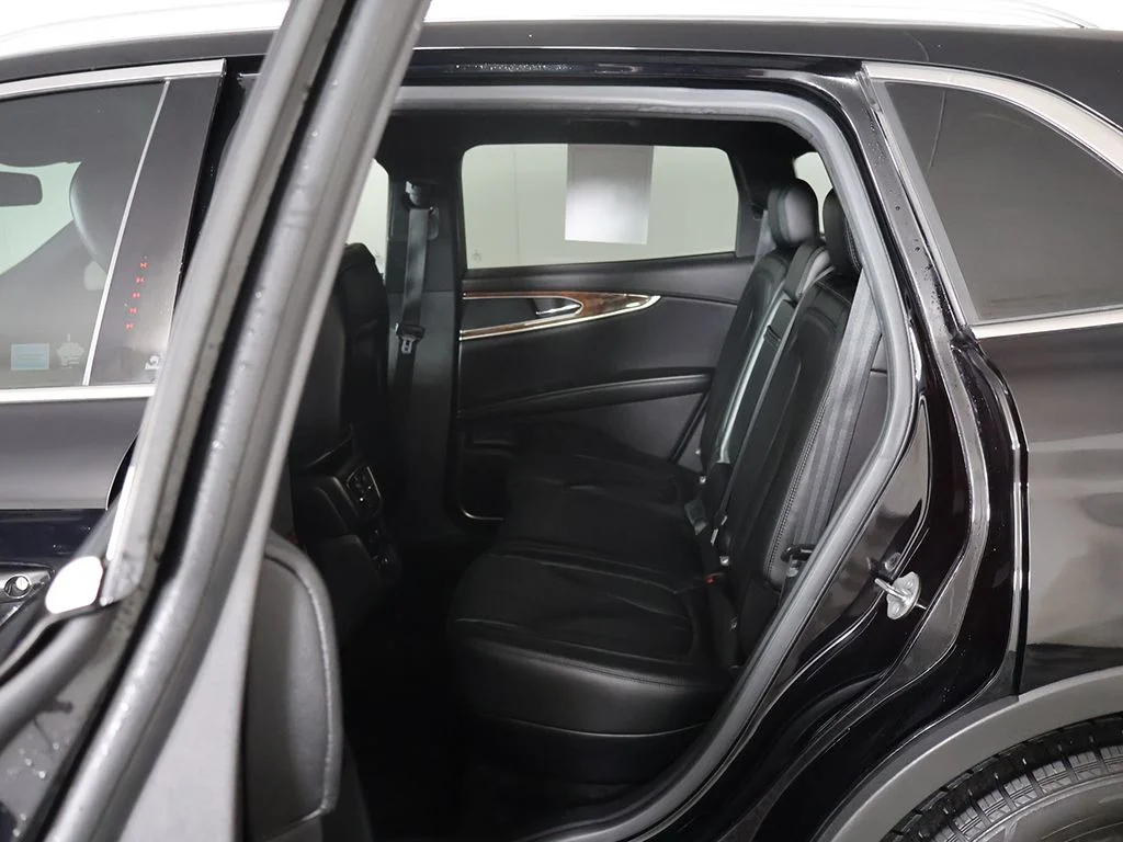 Used 2017 Black Lincoln Select image 24