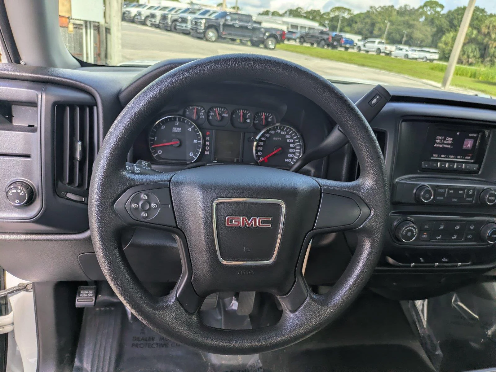 Used 2014 White GMC Base image 16