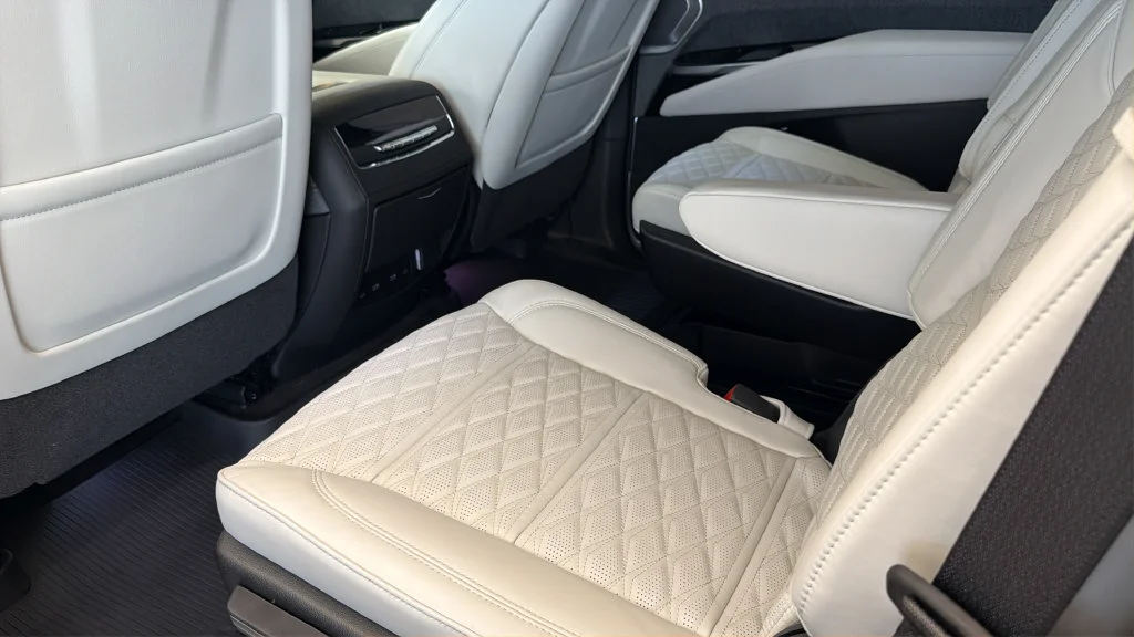 2026 Cadillac Escalade Platinum Sport - Photo 23