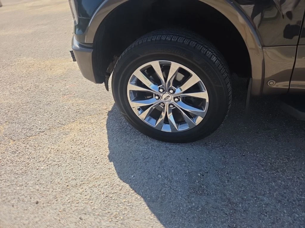 Used 2015 Black Ford Lariat image 21
