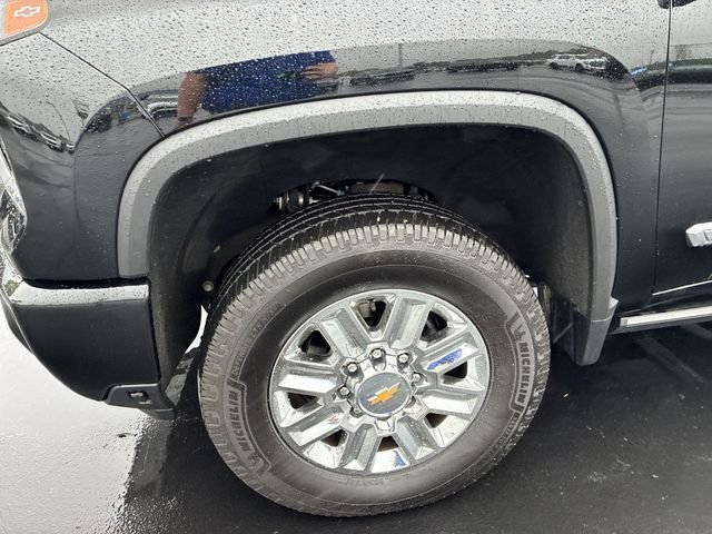 Used 2024 Black Chevrolet High Country image 10
