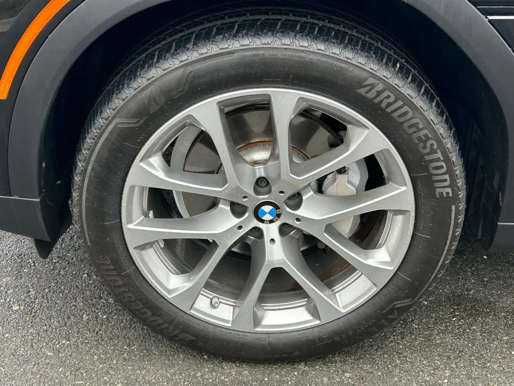 Used 2023 Black BMW xDrive40i image 9