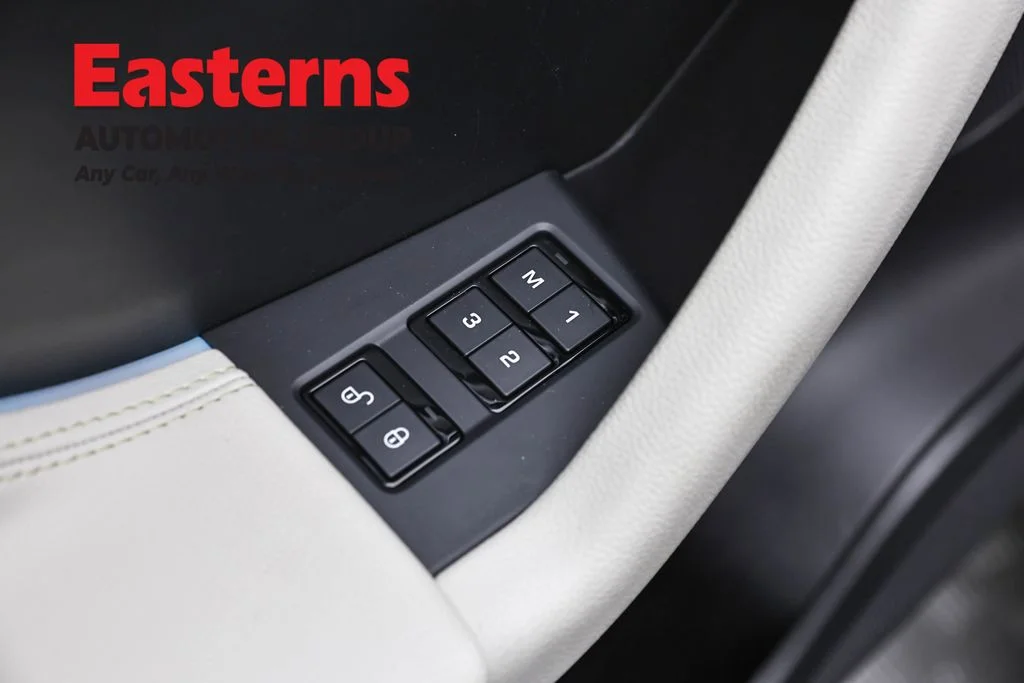Used 2020 Black Jaguar 25t Prestige image 22
