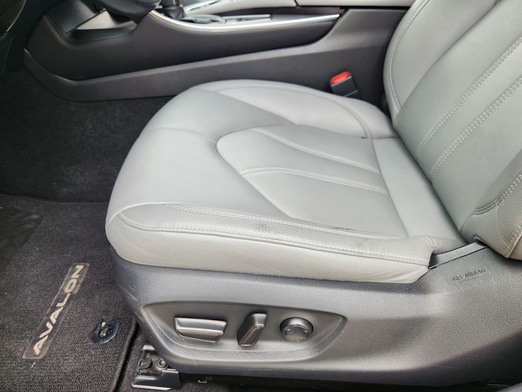 Used 2020 Brownstone Toyota Hybrid XLE image 26