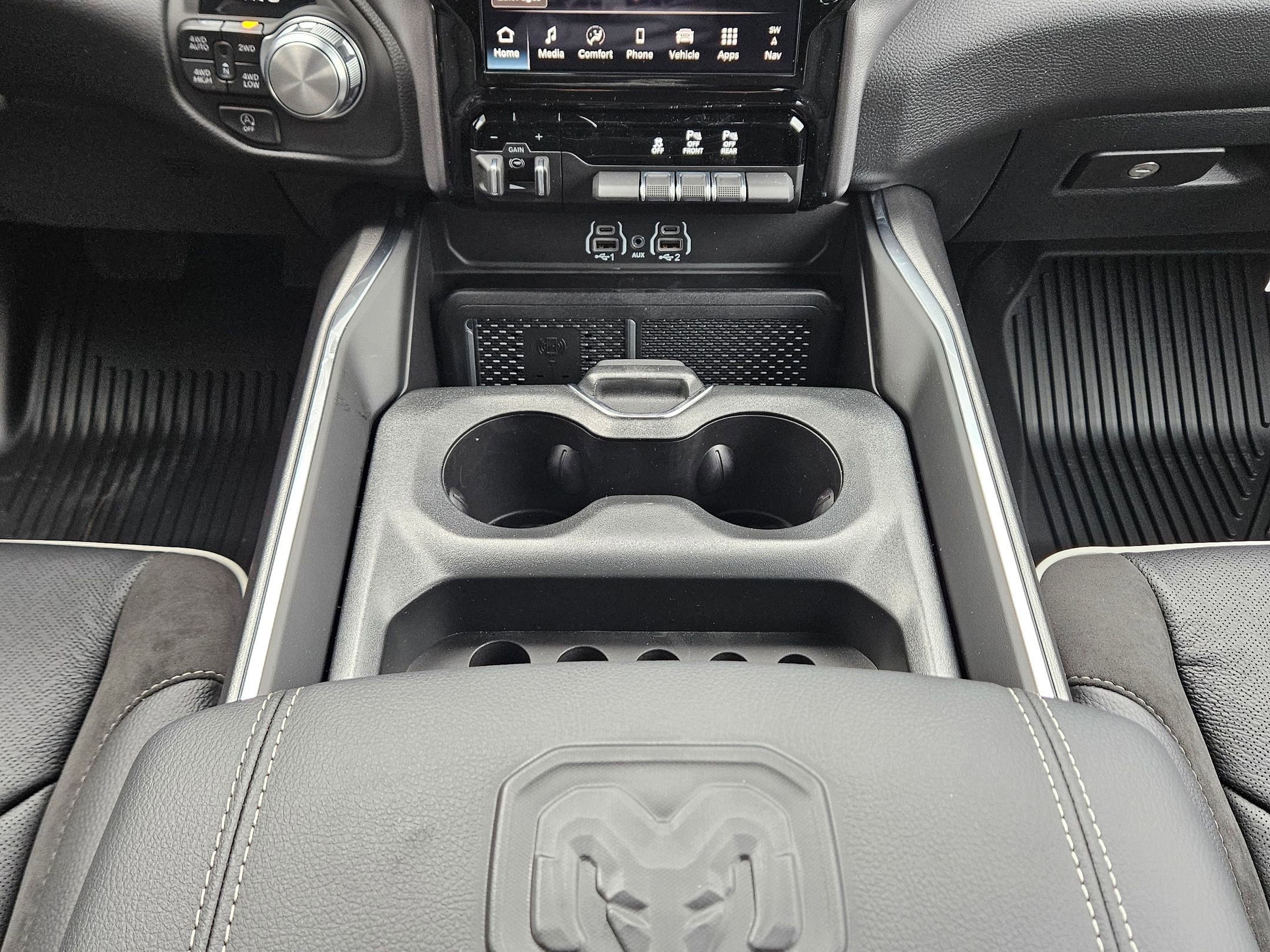New 2026 Diamond Black Crystal Pearl-Coat Exterior Paint RAM Laramie image 10