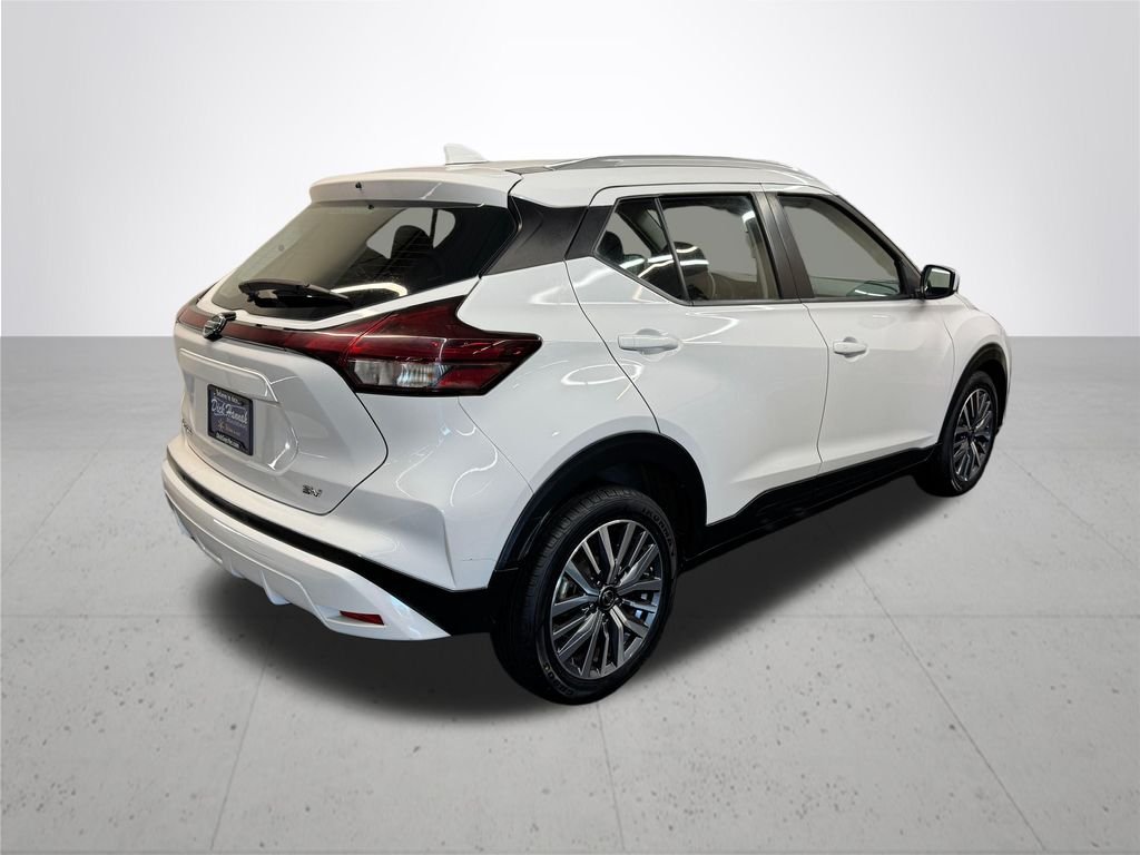 Used 2021 White Nissan SV image 7