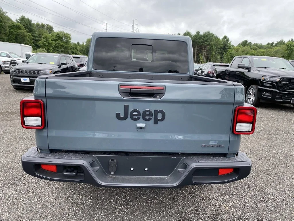 New 2026 Gray Jeep Sahara image 4