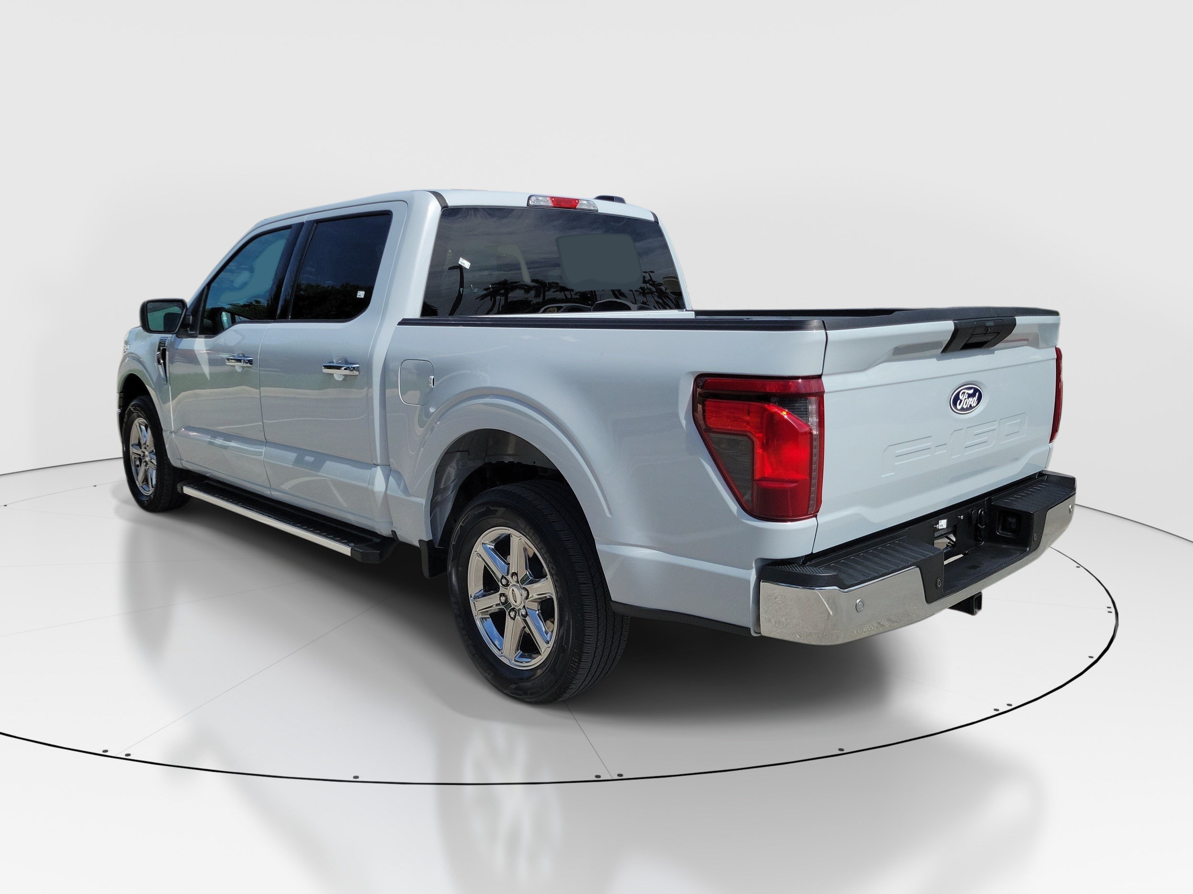Used 2025 Agate Black Metallic Ford XLT image 5