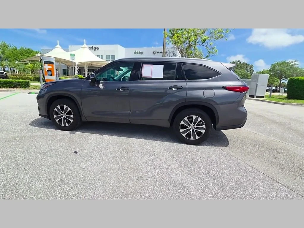Used 2022 Magnetic Gray Metallic Toyota Hybrid XLE image 46