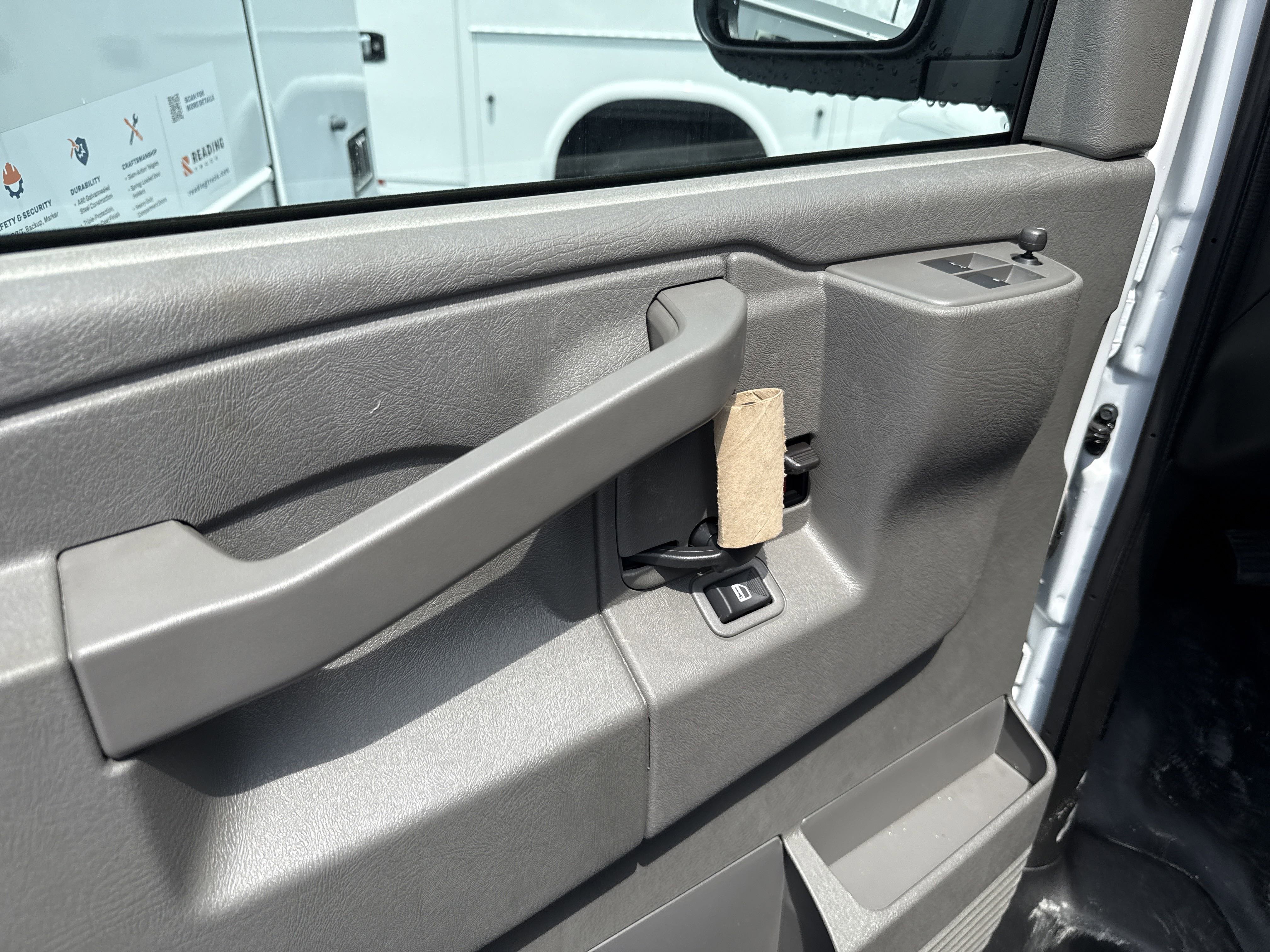 2025 Chevrolet Express Cargo Work Van - Photo 9