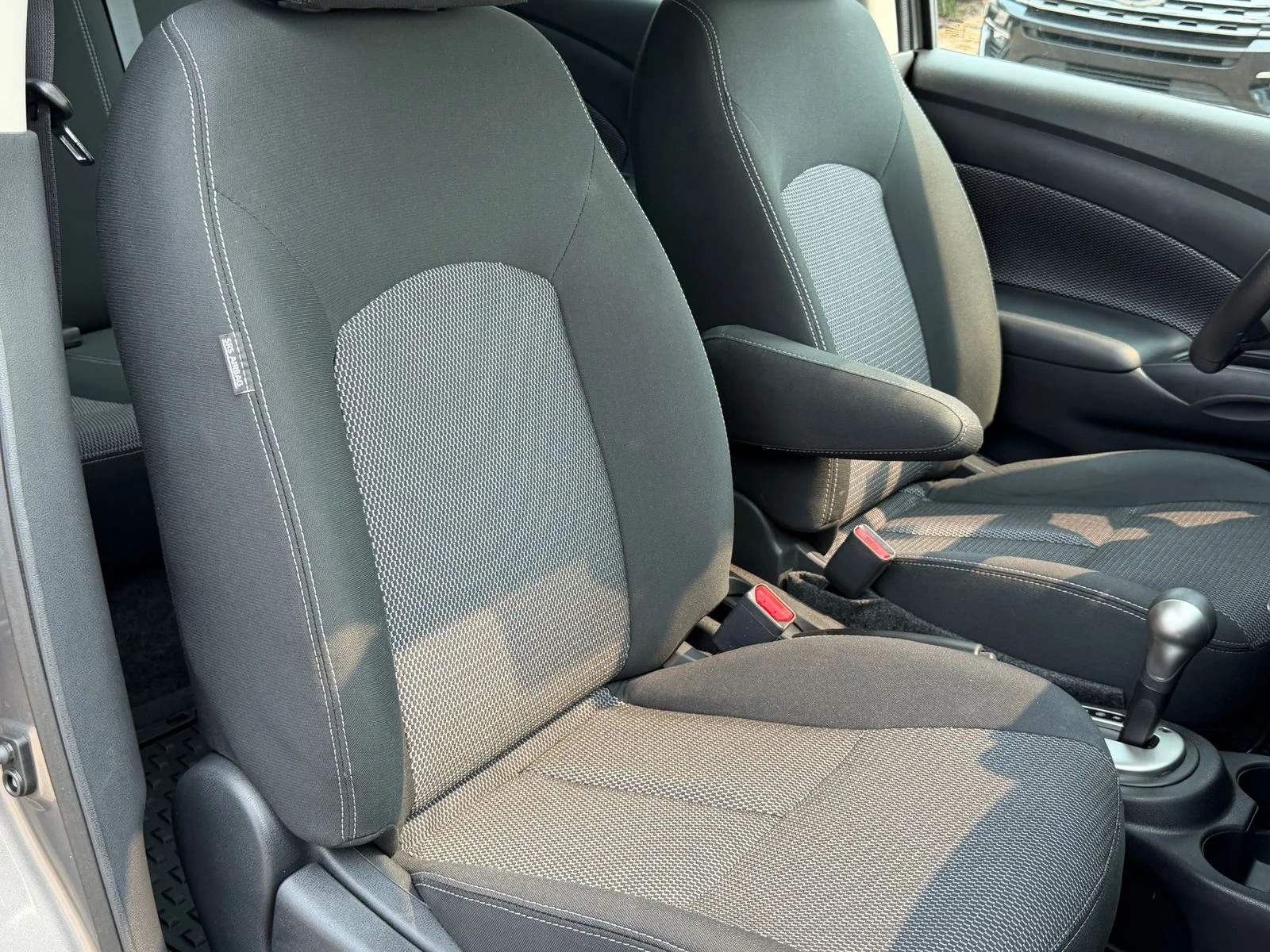 Used 2017 Khaki Nissan 1.6 SV image 30