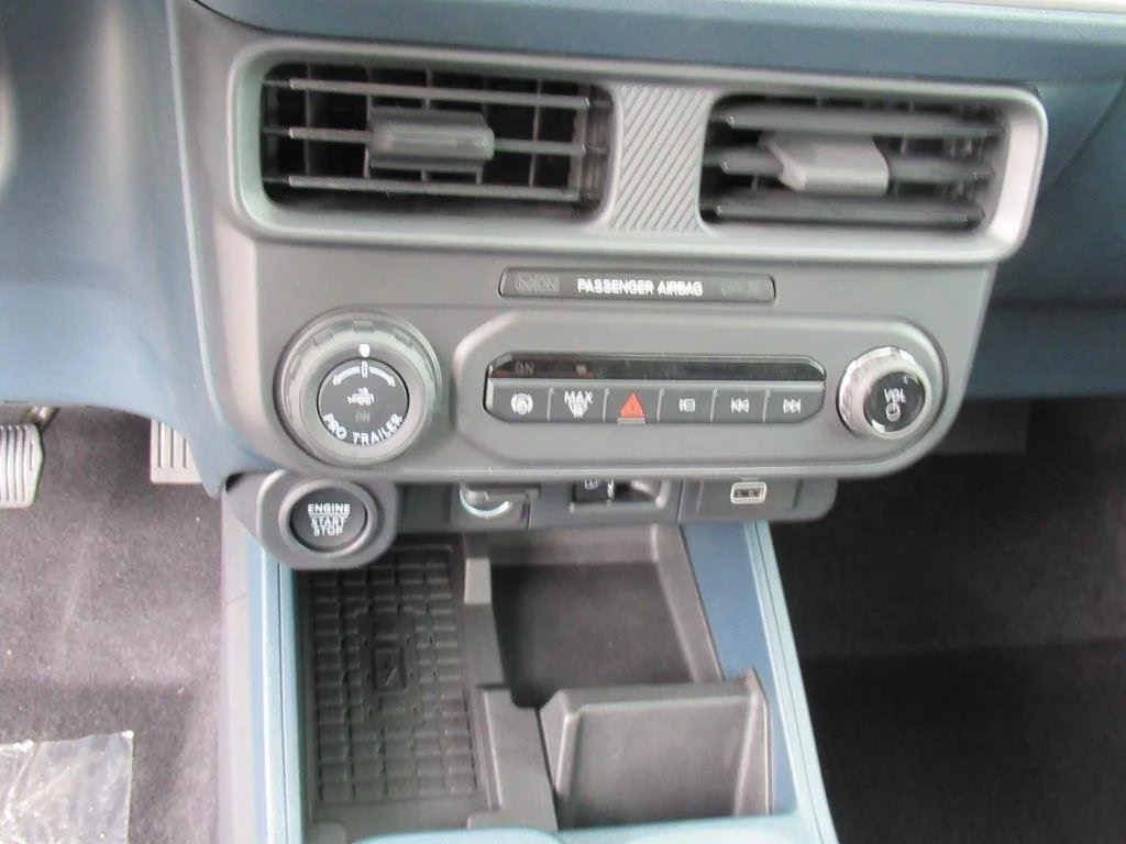 New 2025 Desert Sand Ford Lariat® image 25