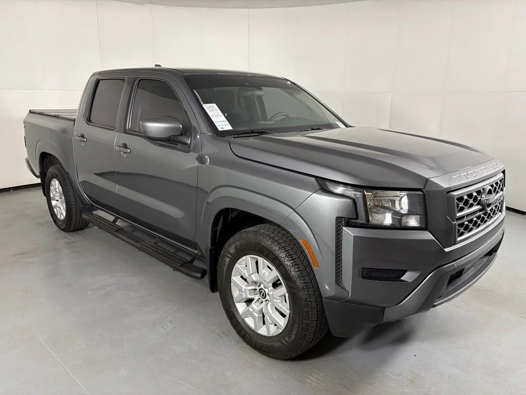 Used 2022 Gray Nissan SV image 2