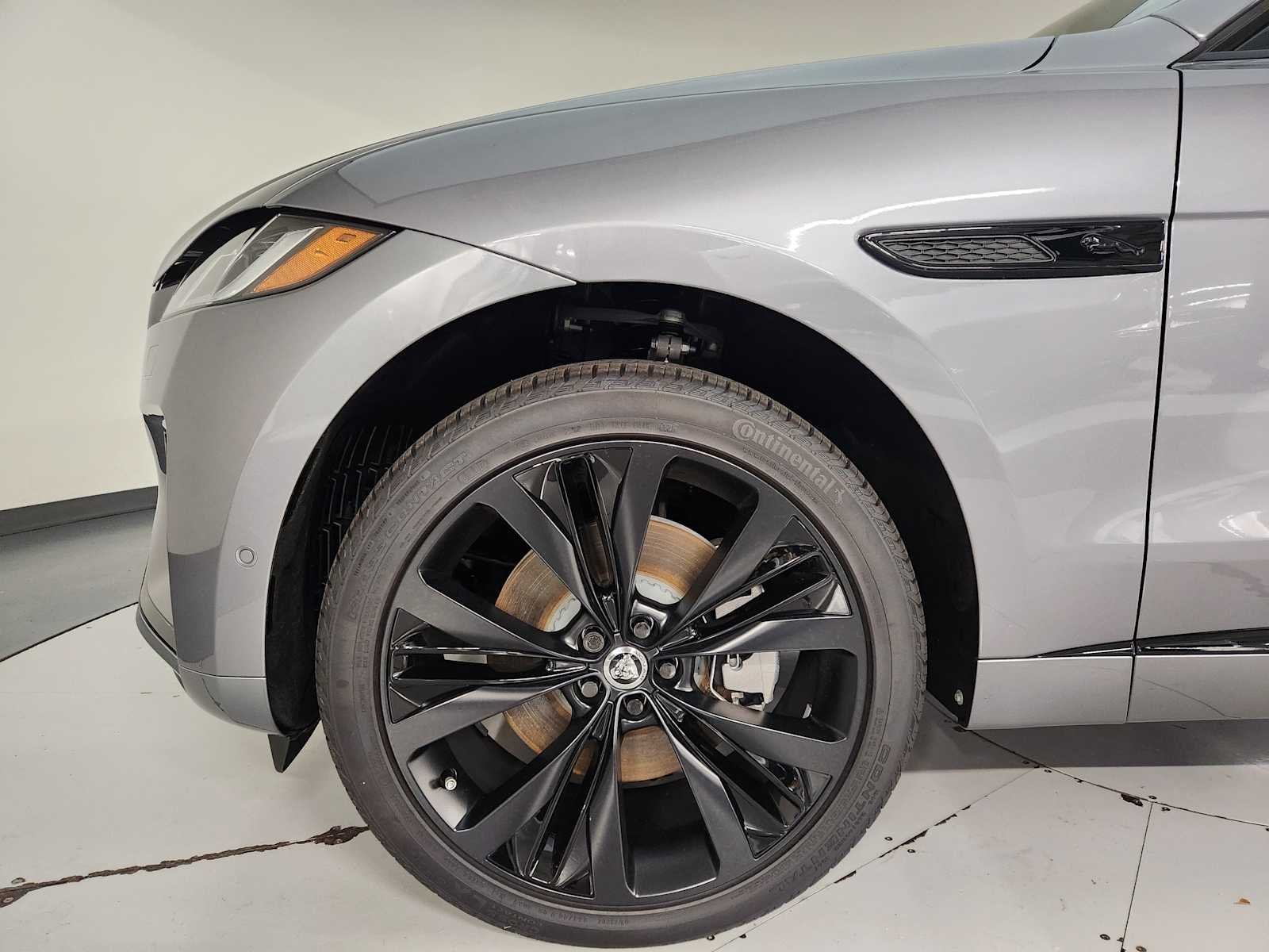 New 2026 Eiger Grey Jaguar R-Dynamic S image 11