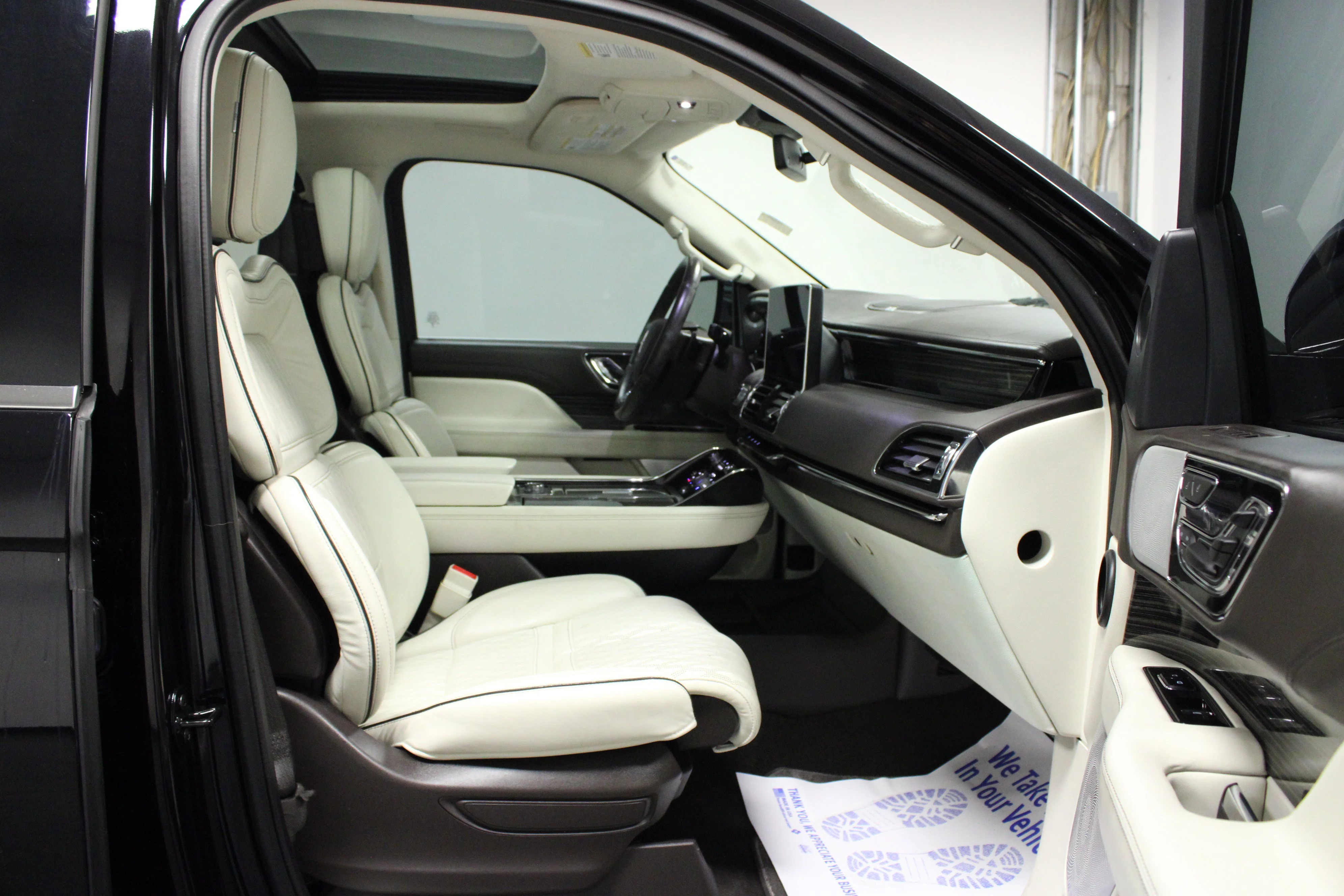 Used 2023 Black Metallic Lincoln Black Label image 17
