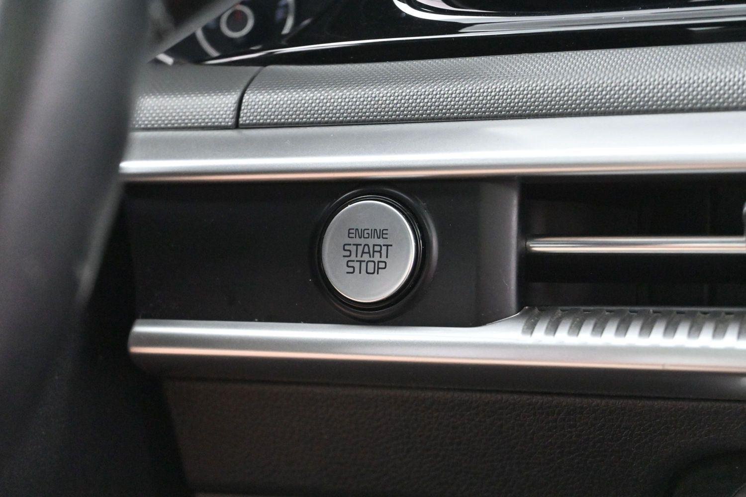 Used 2022 Glacial White Pearl Kia GT-Line image 27