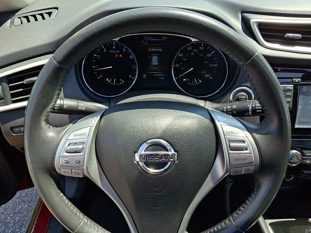 Used 2016 Red Nissan SL image 20