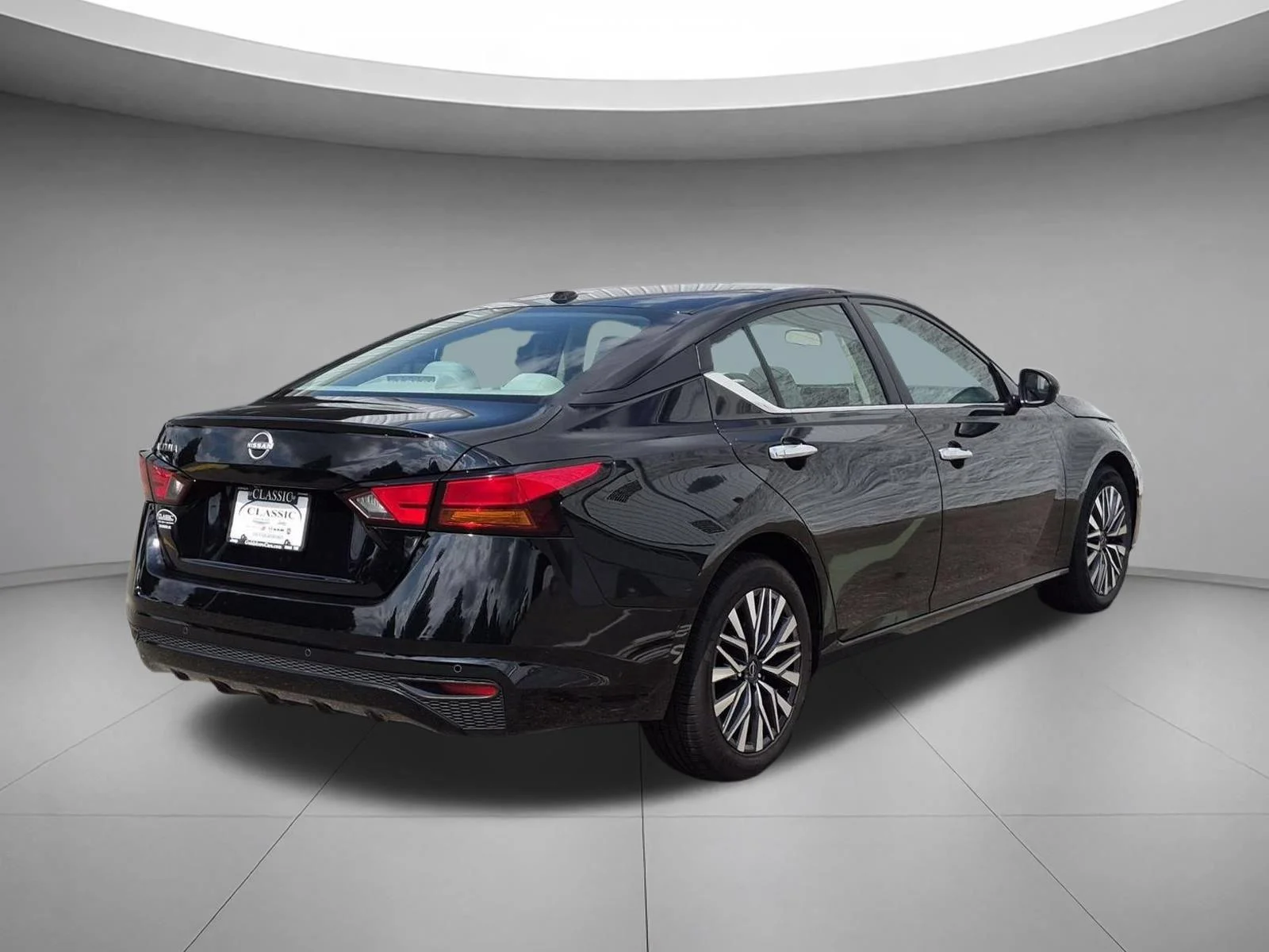 Used 2025 Super Black Nissan SV image 5