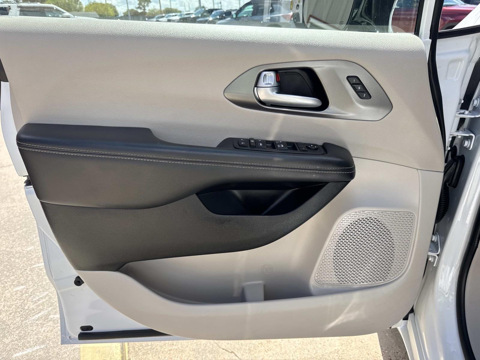 Used 2024 Bright White Clearcoat Chrysler Touring L image 18