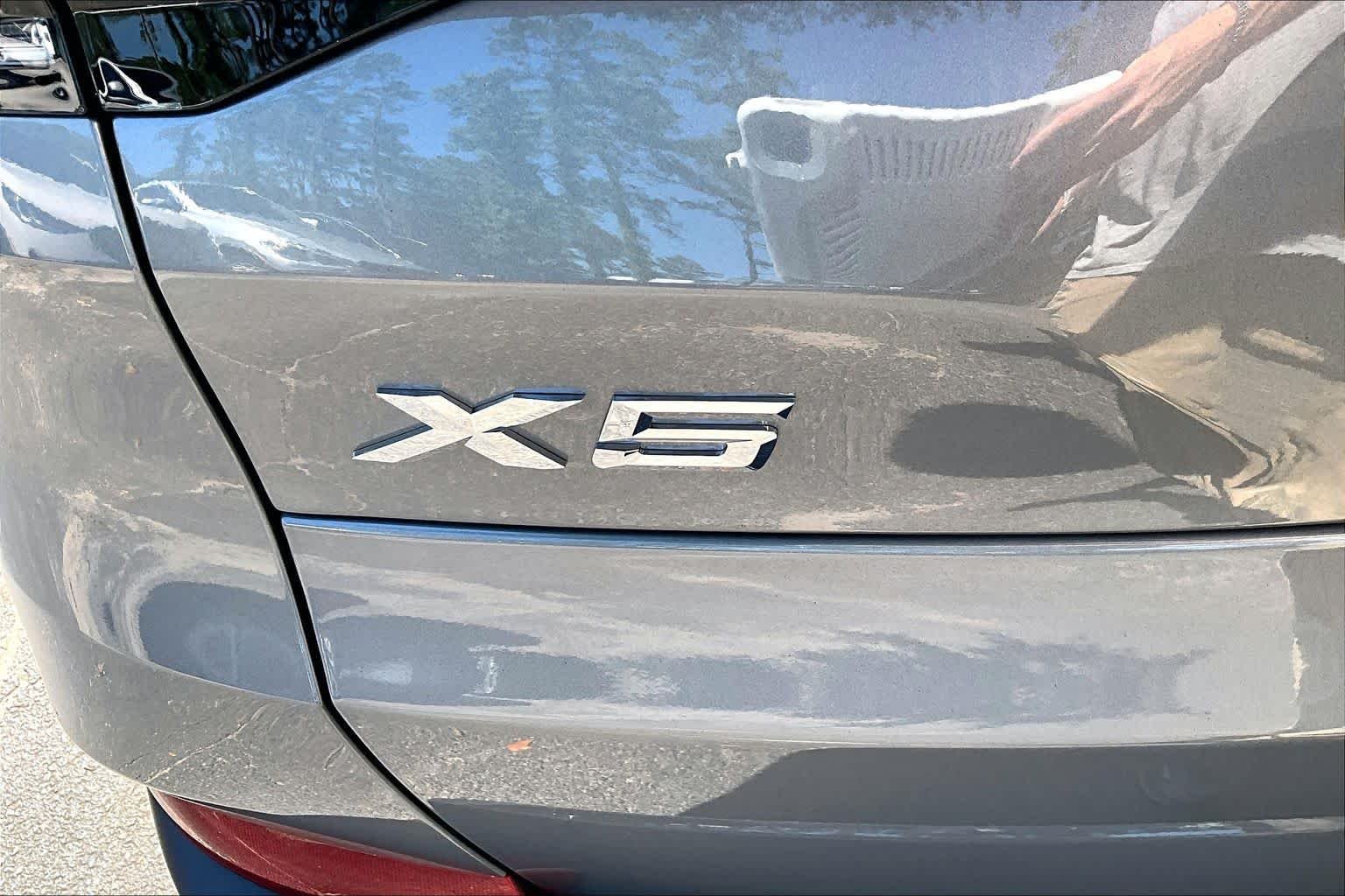 New 2026 Skyscraper Grey Metallic BMW xDrive50e image 15
