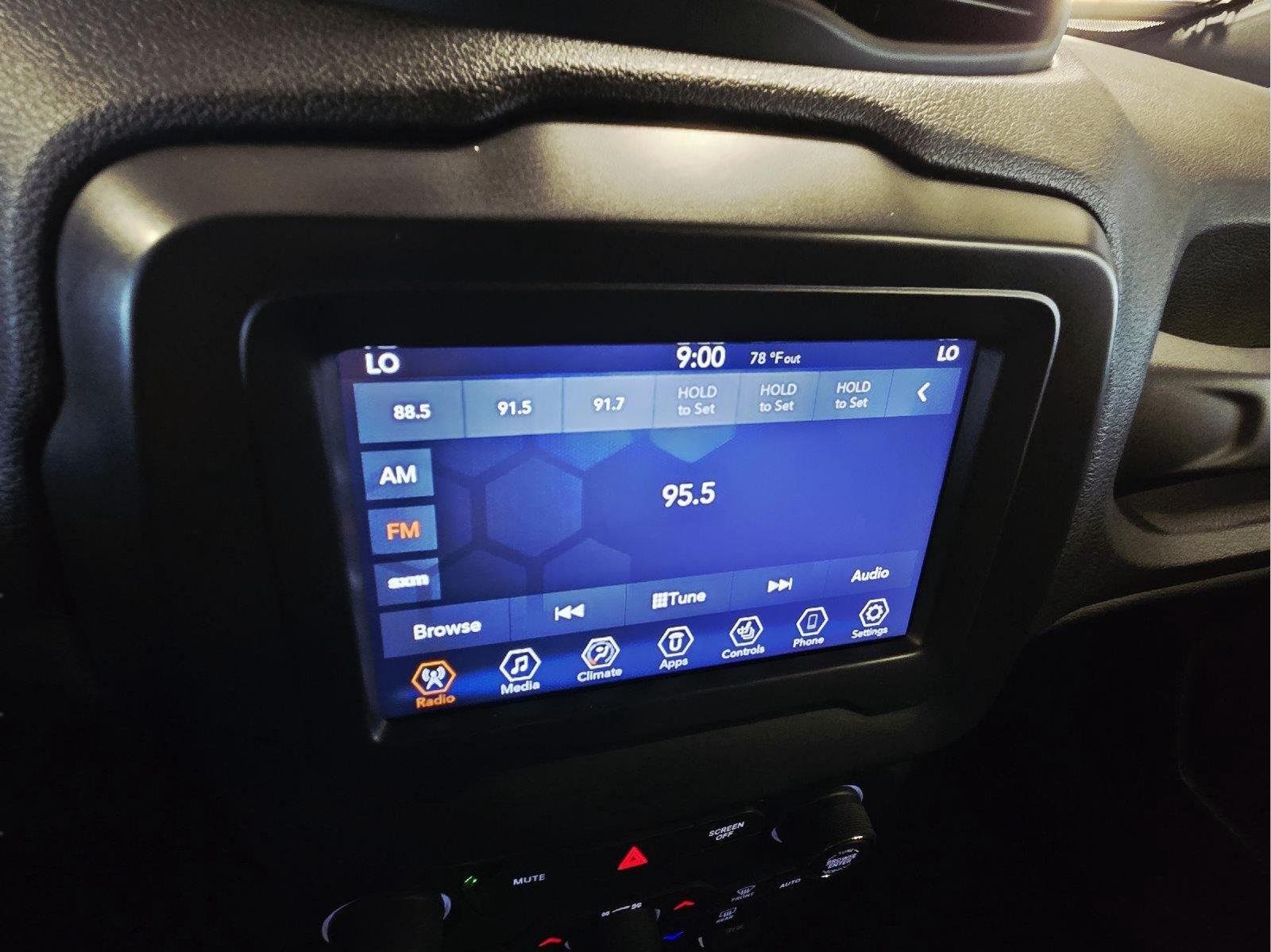 Used 2020 Sting-Gray Clearcoat Jeep Latitude image 20