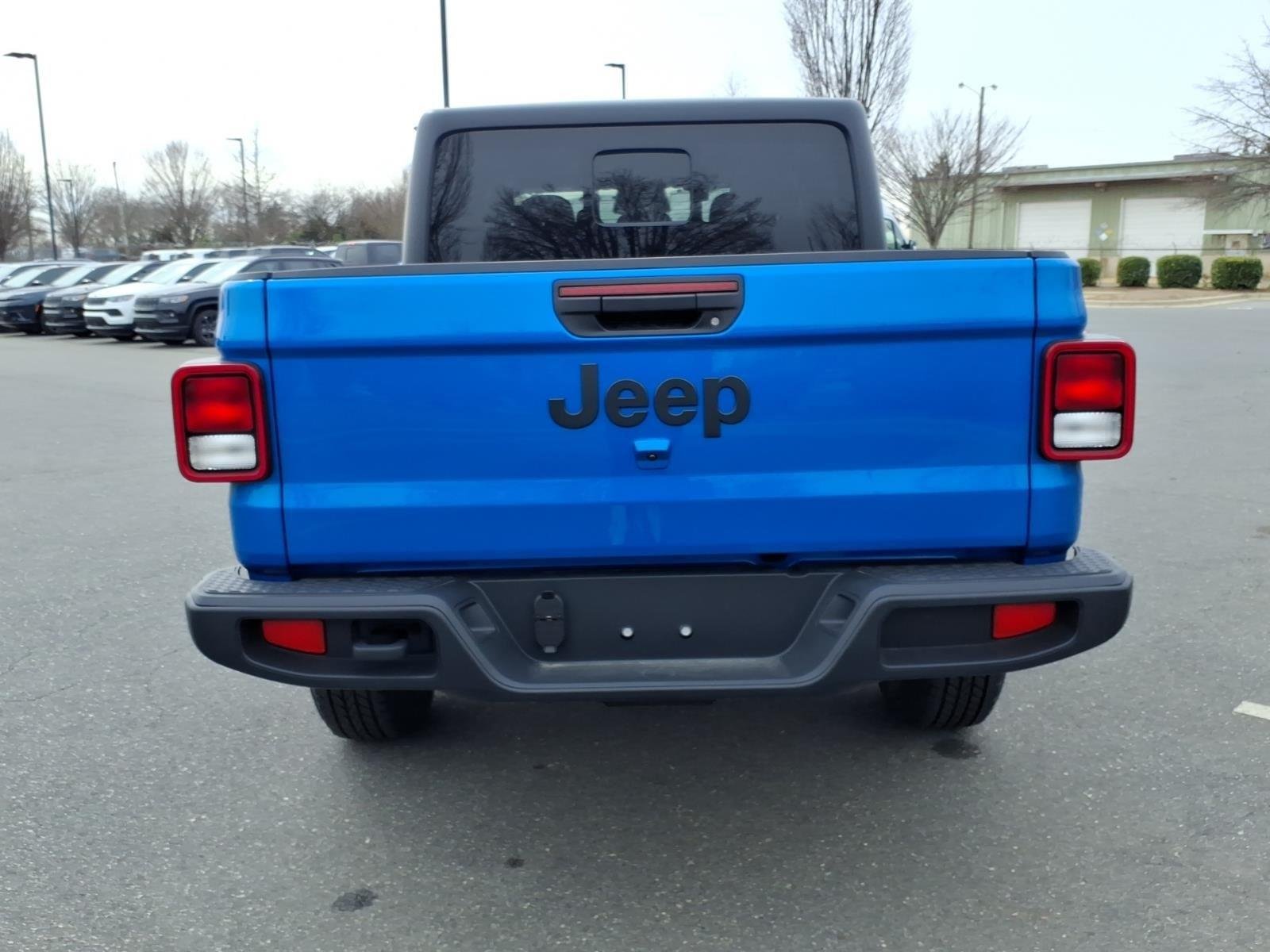 New 2026 Hydro Blue Pearl-Coat Exterior Paint Jeep Sport S image 15