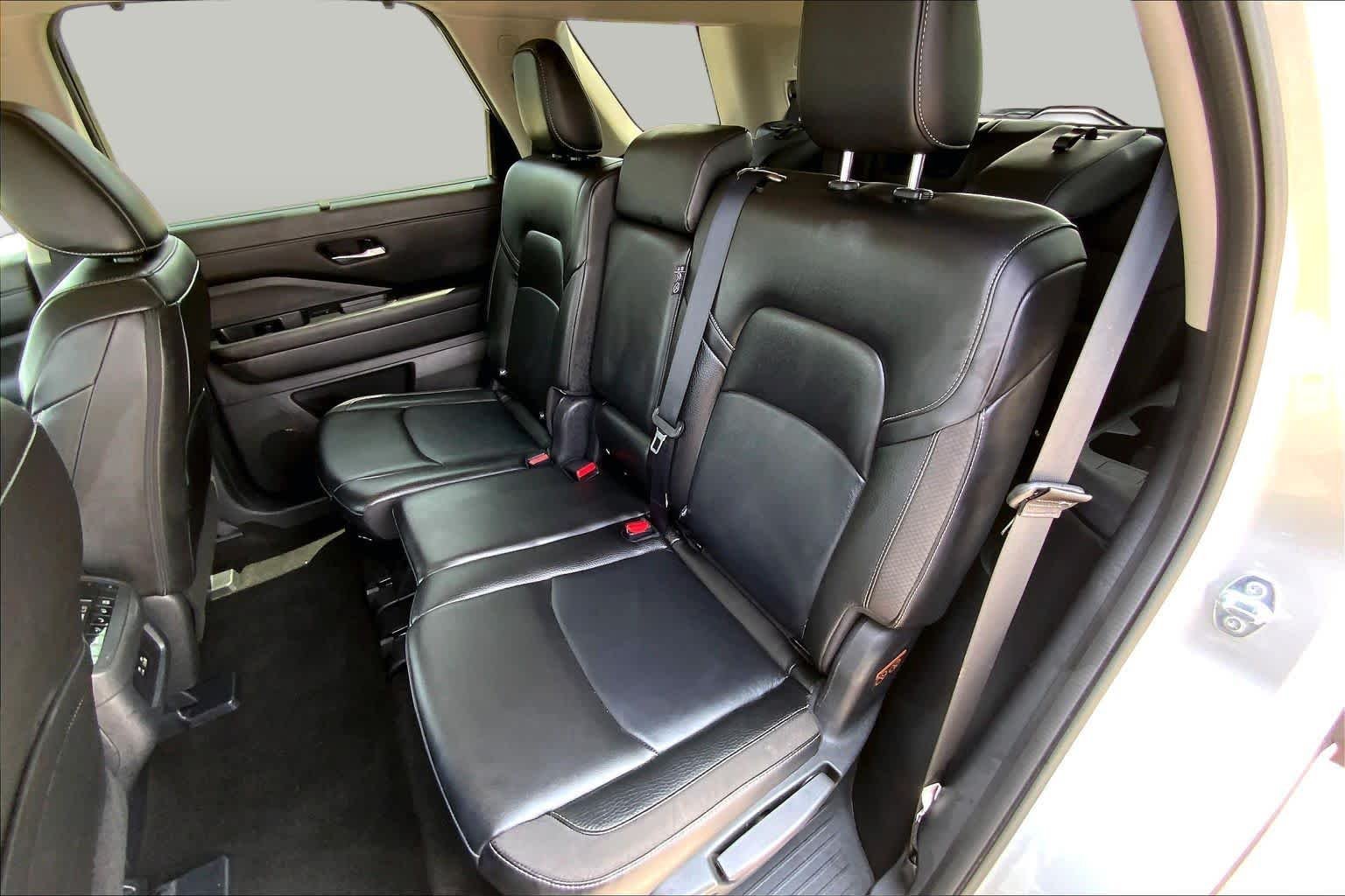 Used 2025 Brilliant Silver Metallic Nissan SL image 20