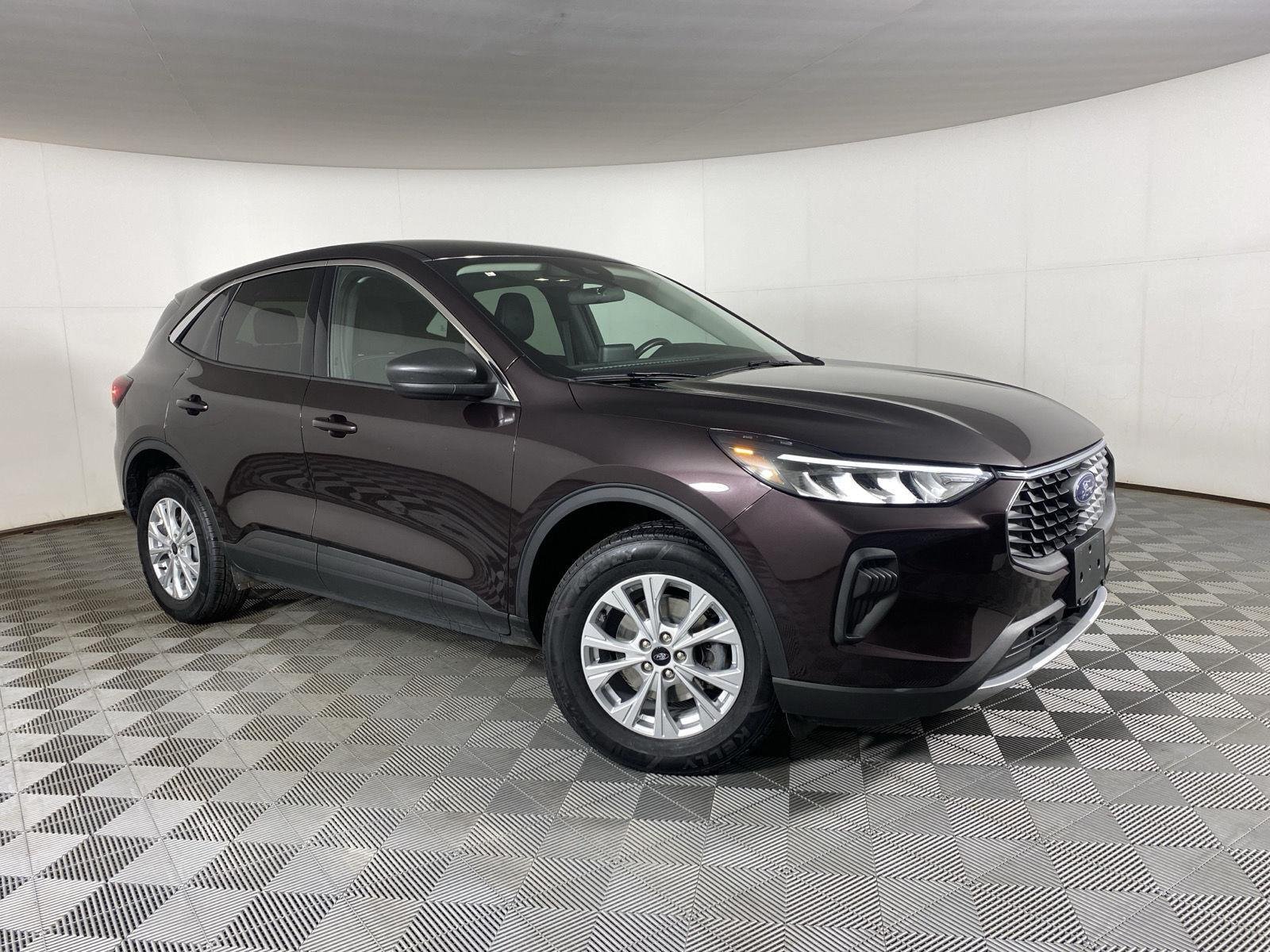 Used 2023 Cinnabar Red Ford Active image 11