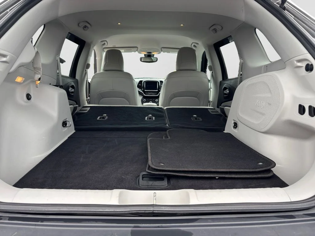 Used 2019 Gray Jeep Limited image 40