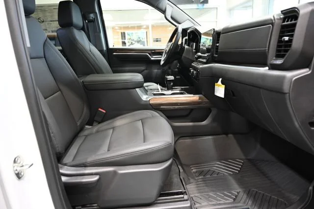 New 2026 Summit White Chevrolet LT Trail Boss image 11