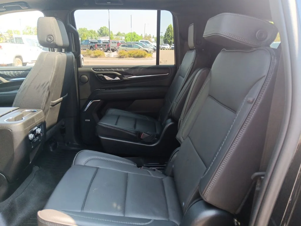 Used 2023 Onyx Black GMC Denali image 27