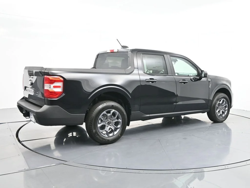 New 2025 Shadow Black Ford XLT image 7