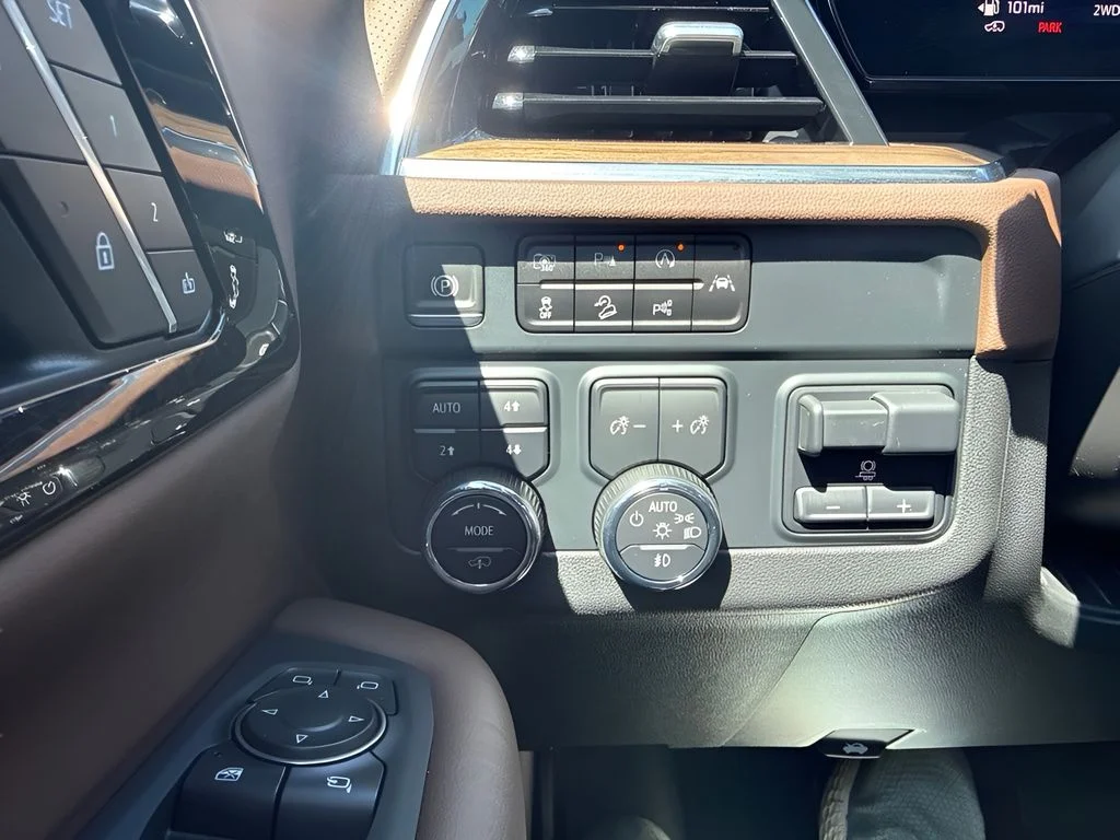 Used 2025 Red Chevrolet High Country image 26