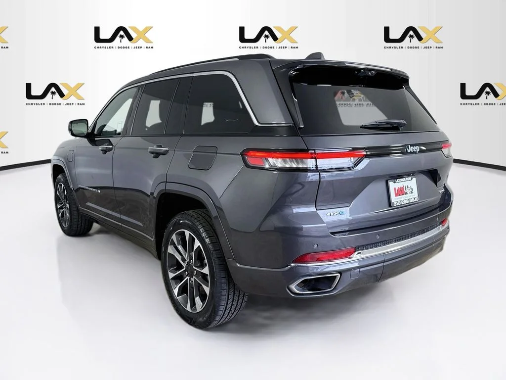 Used 2022 Gray Jeep Overland 4xe image 5