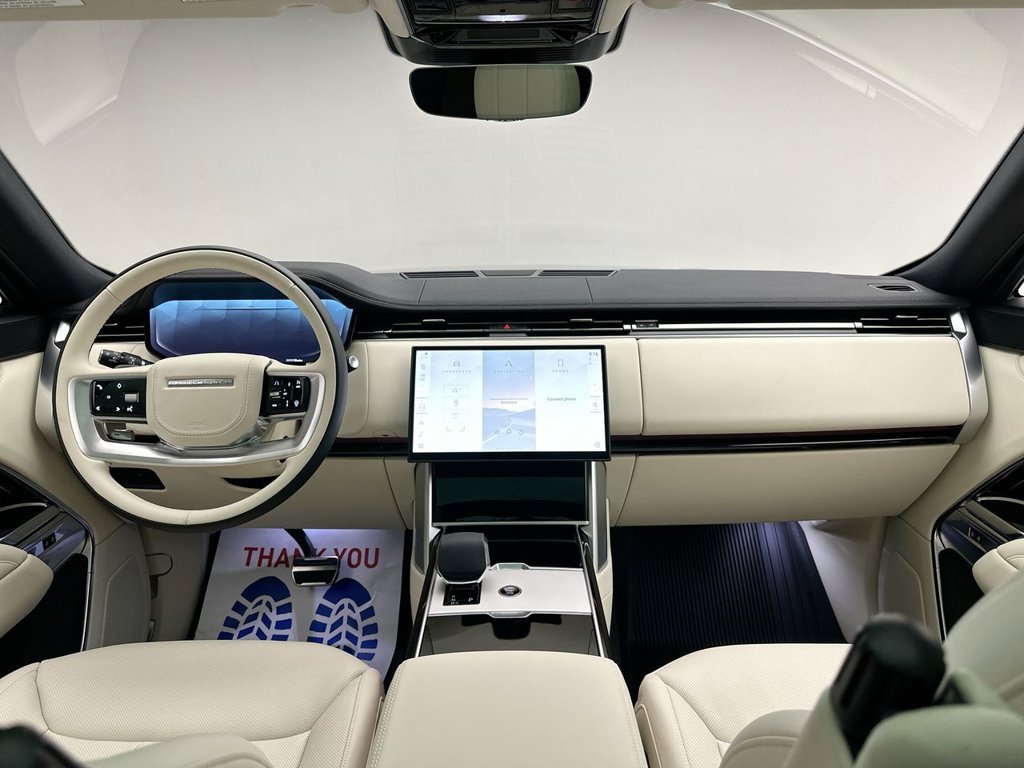 Used 2024  Land Rover SE image 13