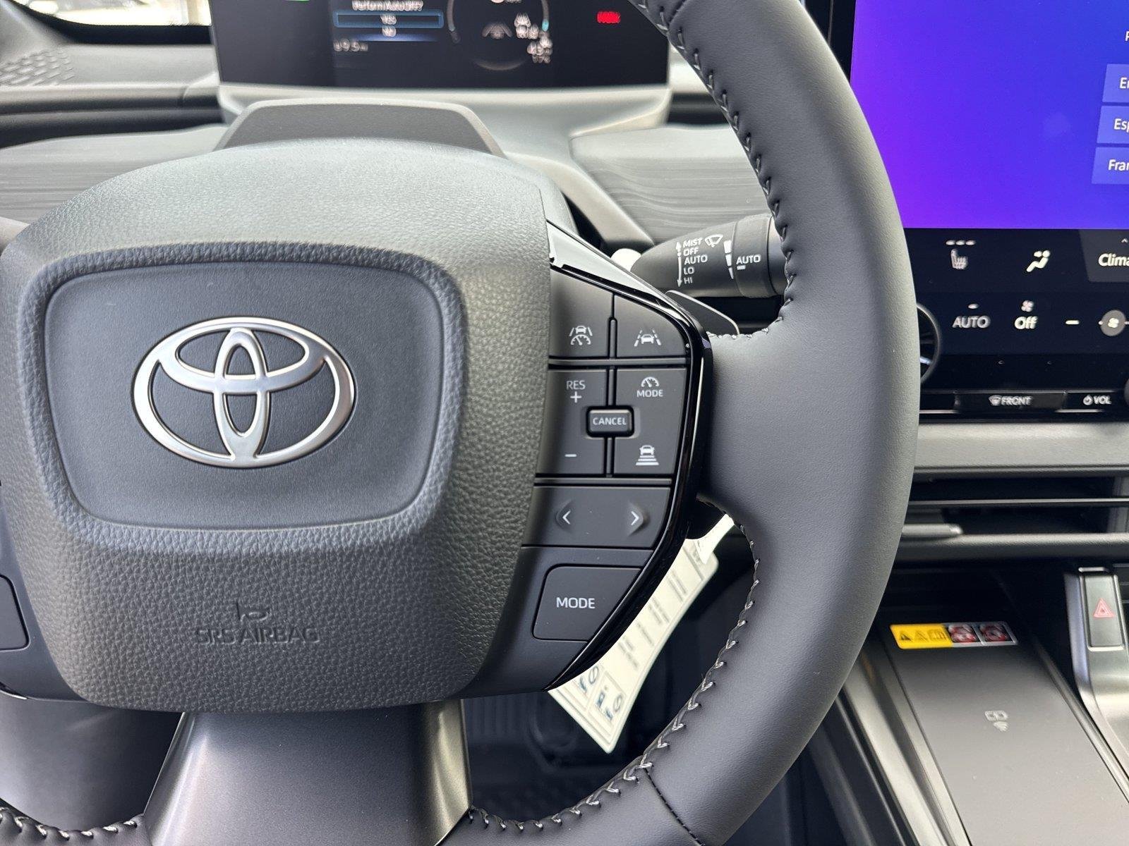 New 2026 Wind Chill Pearl <sup>1</sup> Toyota  SE image 10