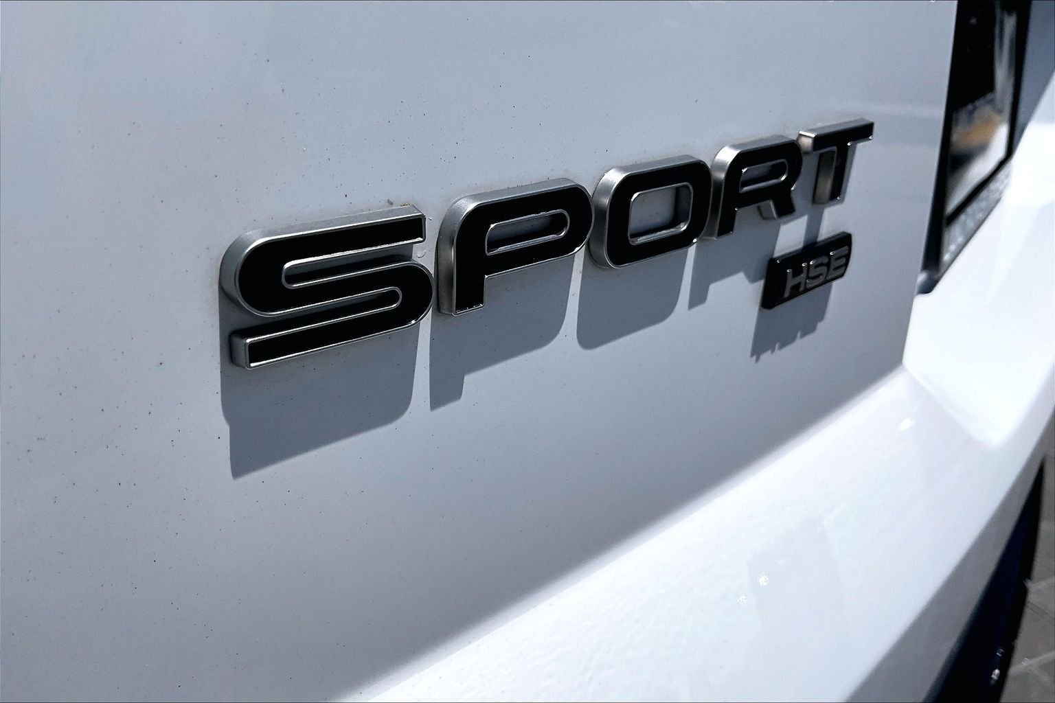 Used 2022 White Land Rover HSE Silver Edition image 8